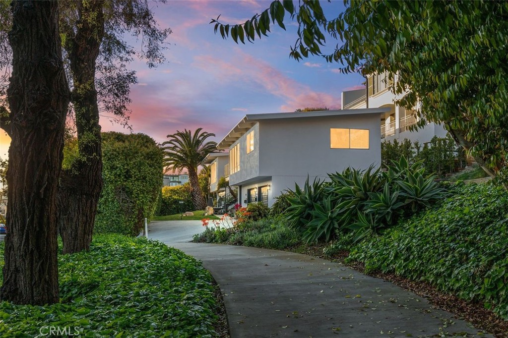 2516 Bayside Drive
