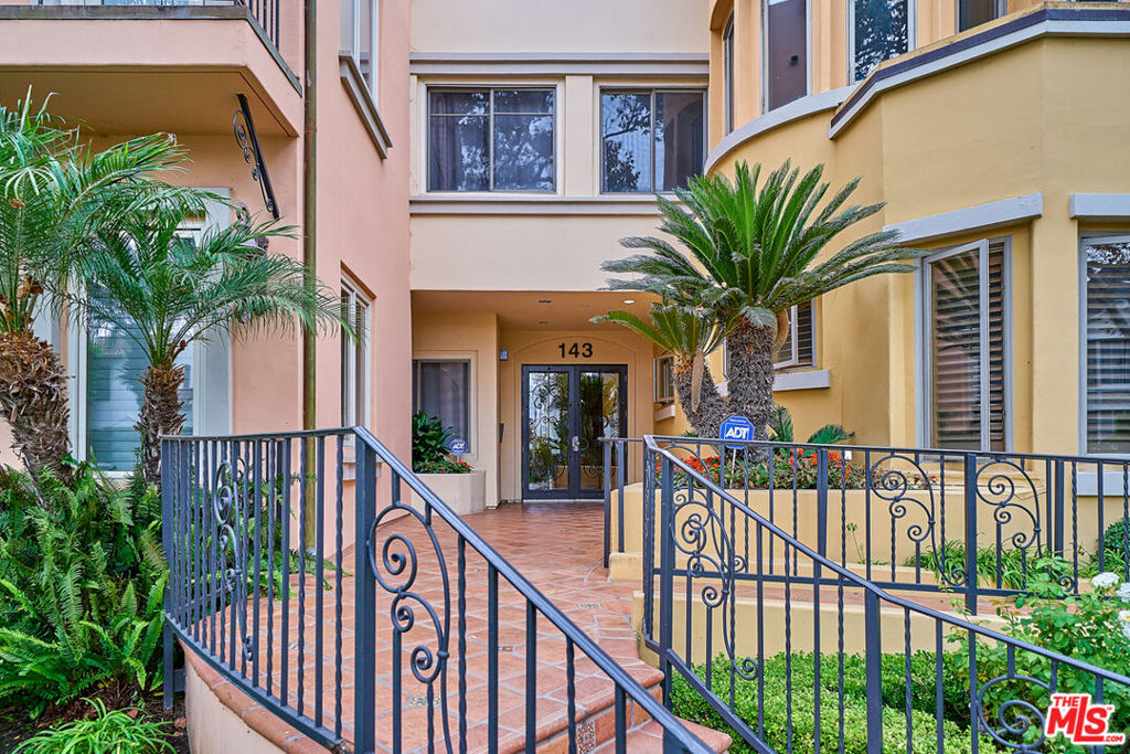 Properties 1 143 N Arnaz Drive 106