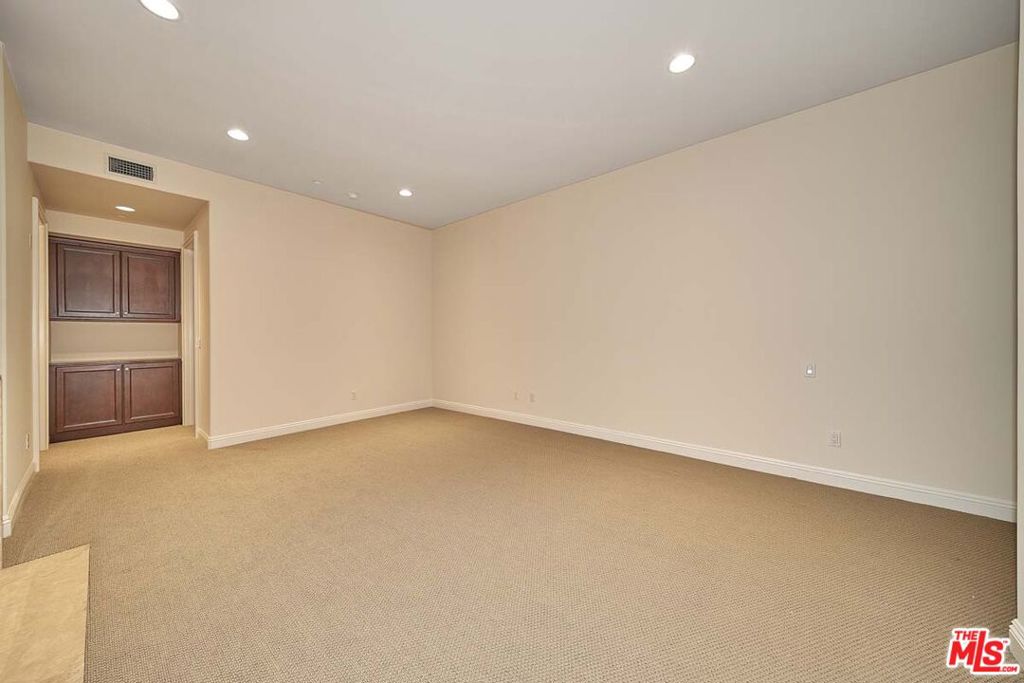 Properties 3 143 N Arnaz Drive 106