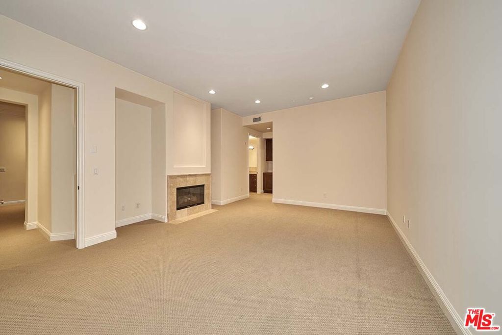 Properties 4 143 N Arnaz Drive 106