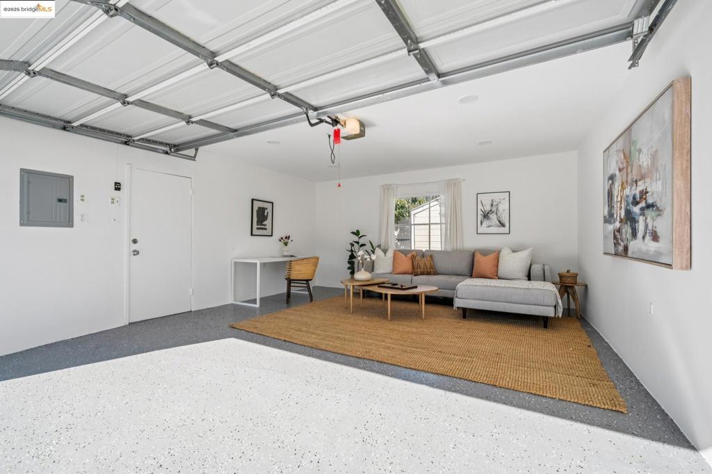 CREEKSIDE - Residential