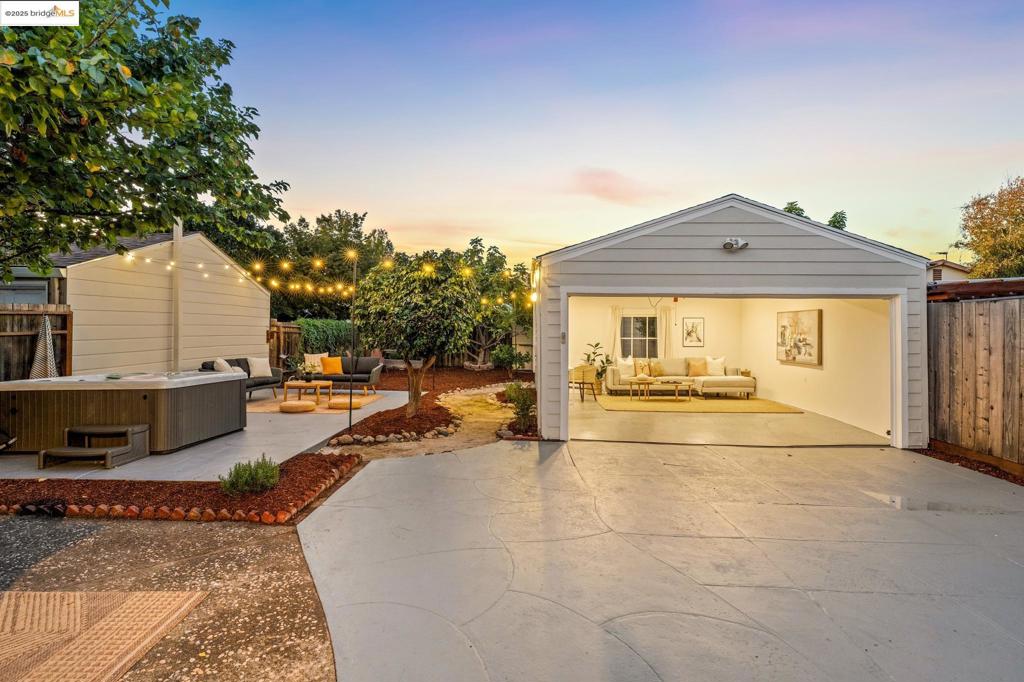 CREEKSIDE - Residential