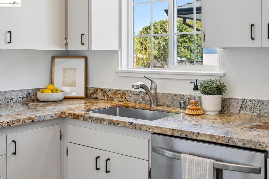 CREEKSIDE - Residential