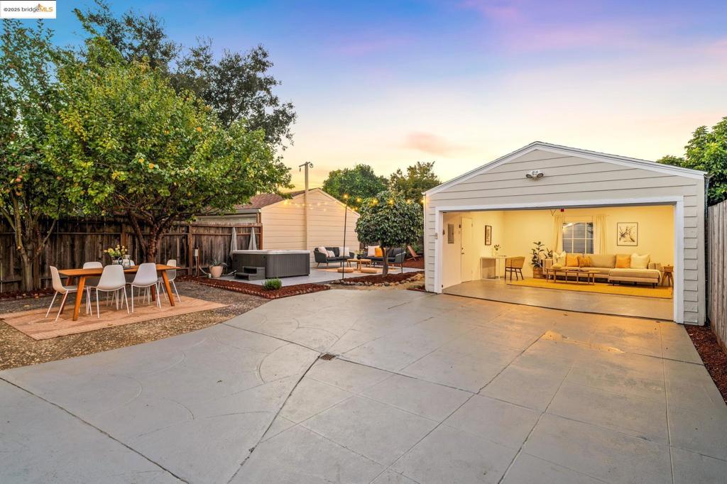 CREEKSIDE - Residential