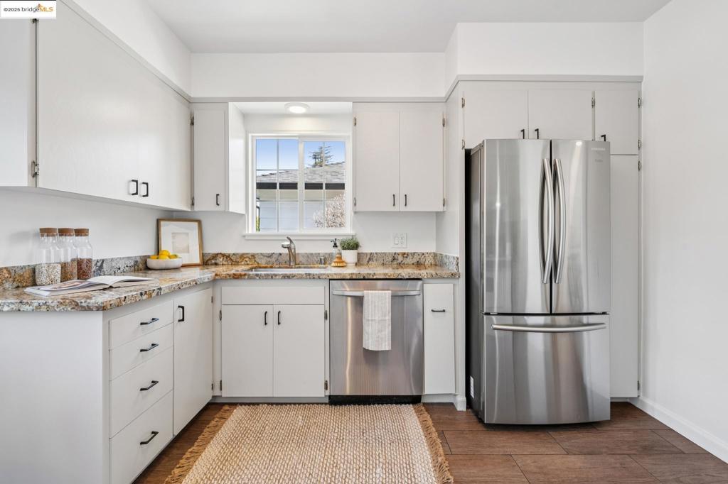 CREEKSIDE - Residential