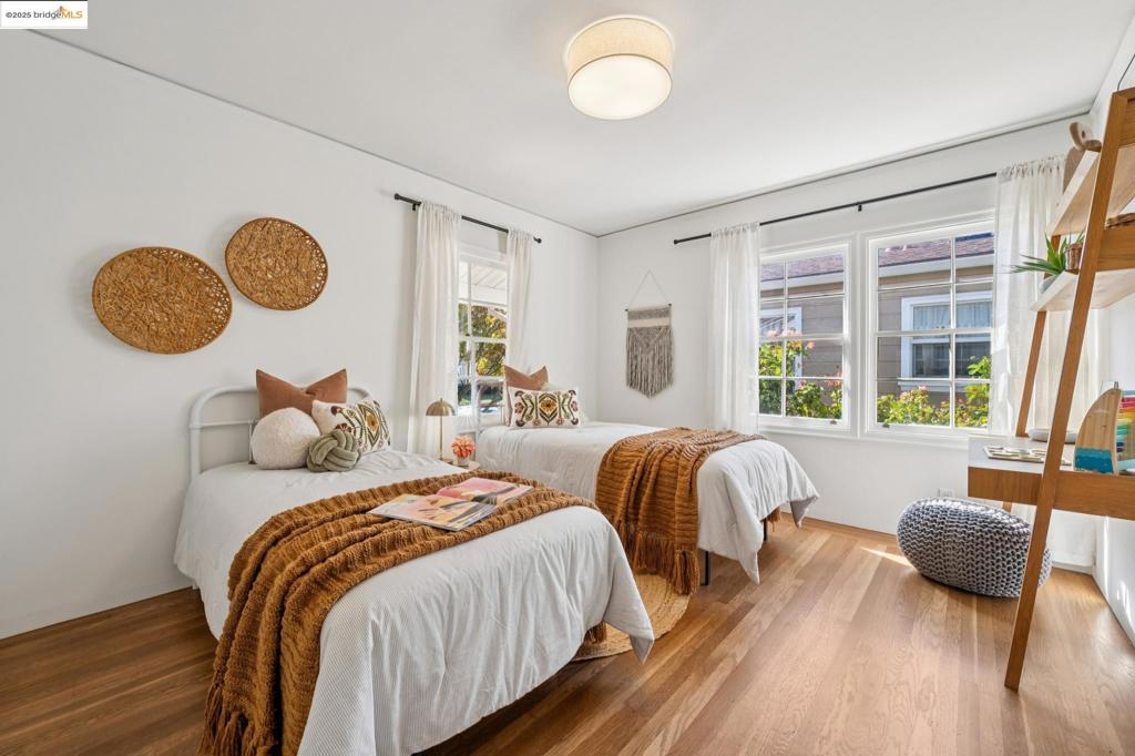 CREEKSIDE - Residential