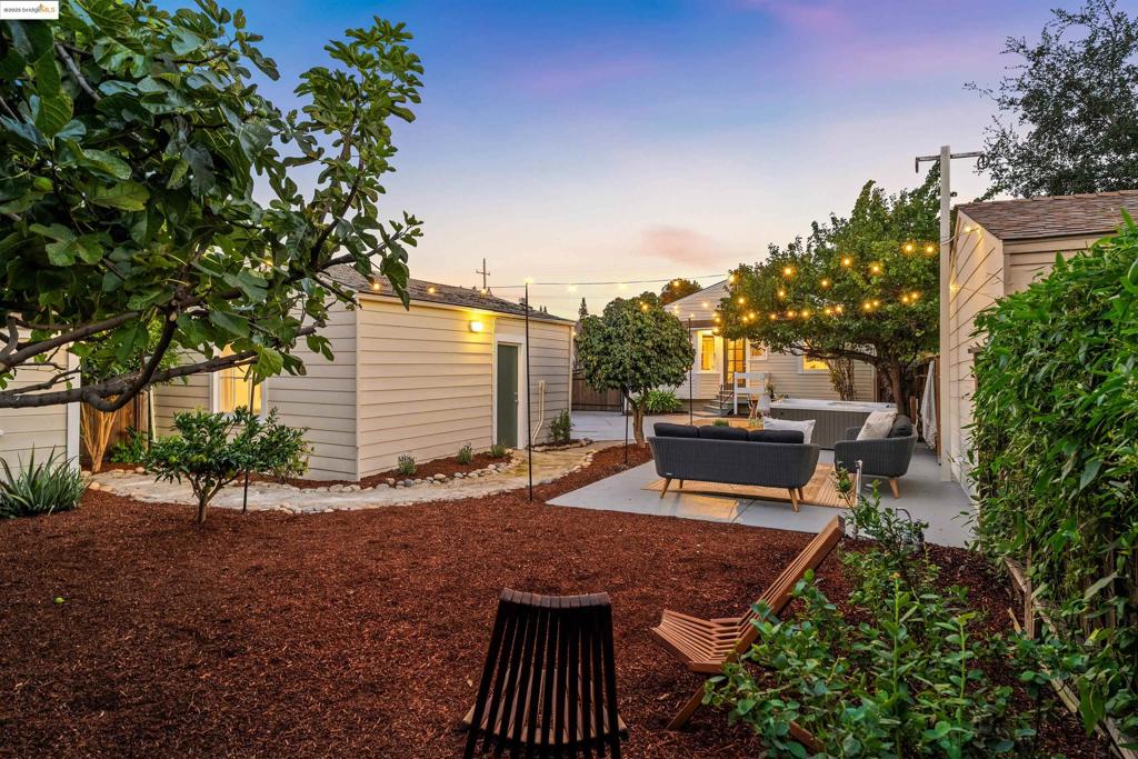 CREEKSIDE - Residential