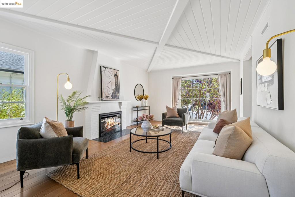 CREEKSIDE - Residential