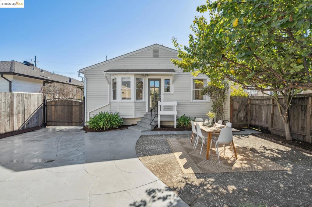 CREEKSIDE - Residential