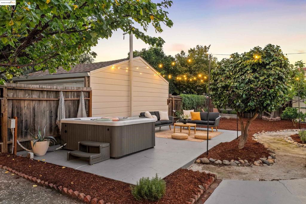 CREEKSIDE - Residential