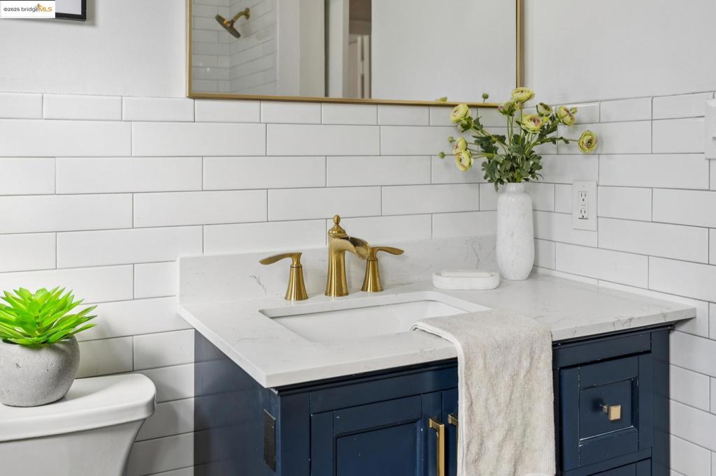 CREEKSIDE - Residential