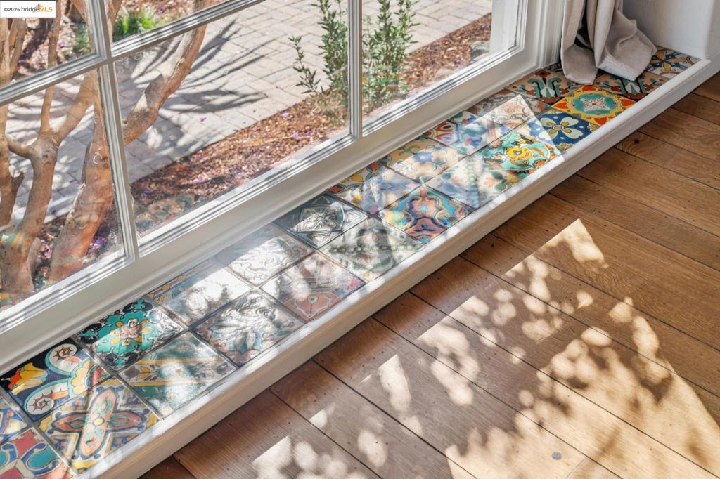 CREEKSIDE - Residential