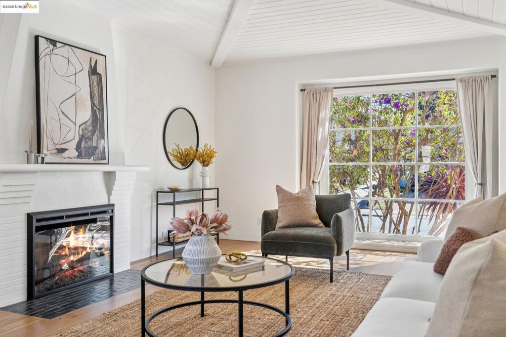 CREEKSIDE - Residential