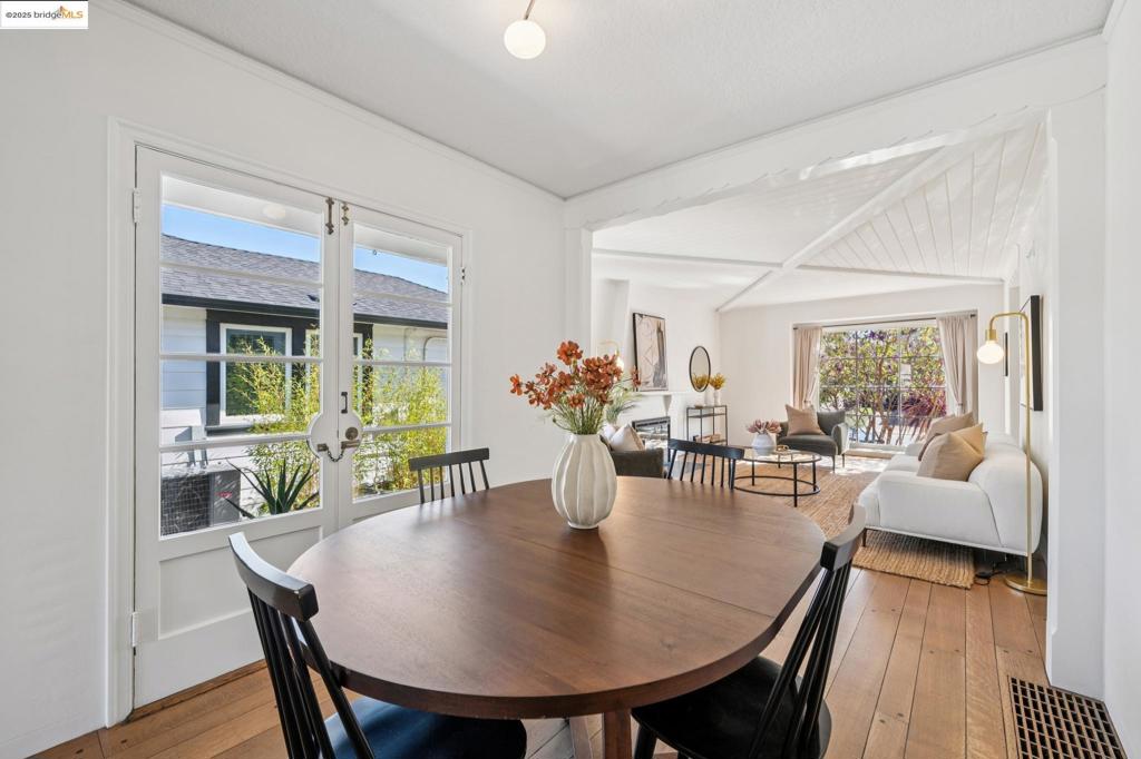 CREEKSIDE - Residential