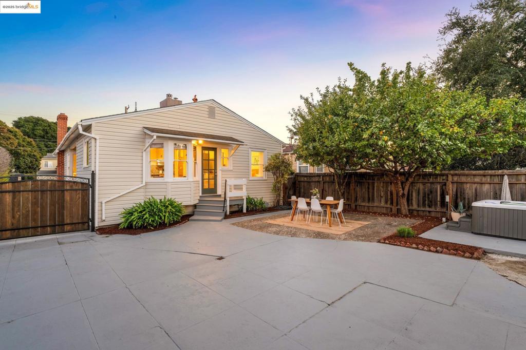 CREEKSIDE - Residential