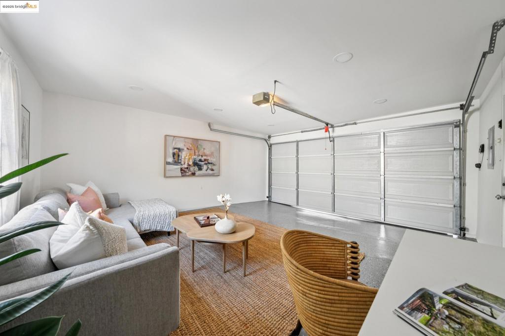 CREEKSIDE - Residential