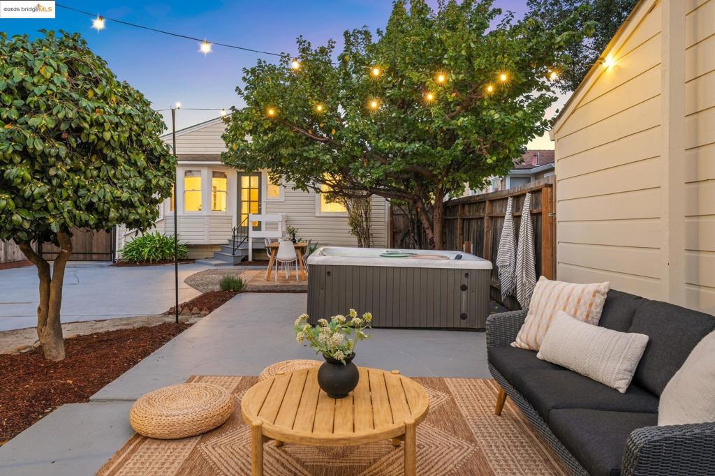 CREEKSIDE - Residential