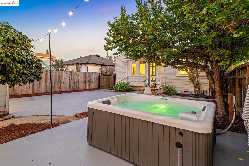 CREEKSIDE - Residential