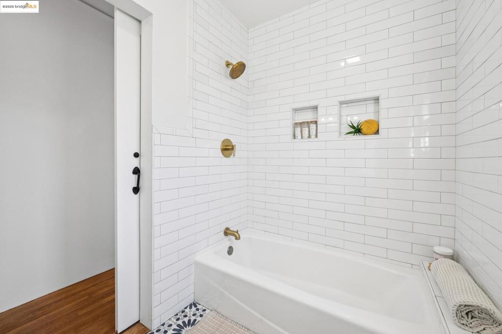 CREEKSIDE - Residential