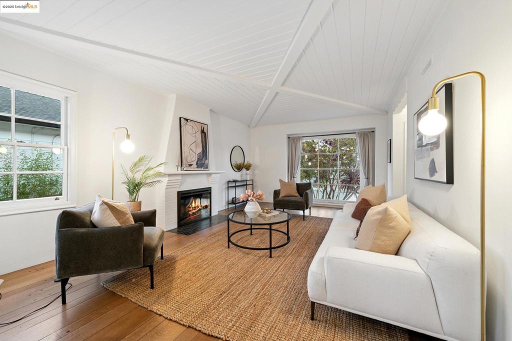 CREEKSIDE - Residential