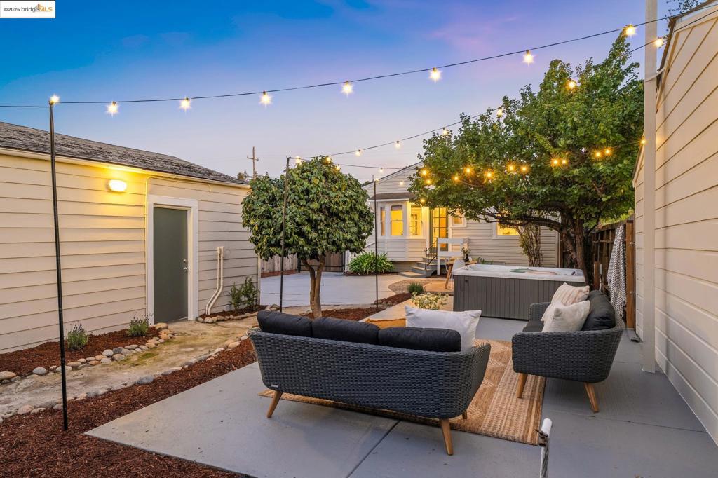 CREEKSIDE - Residential