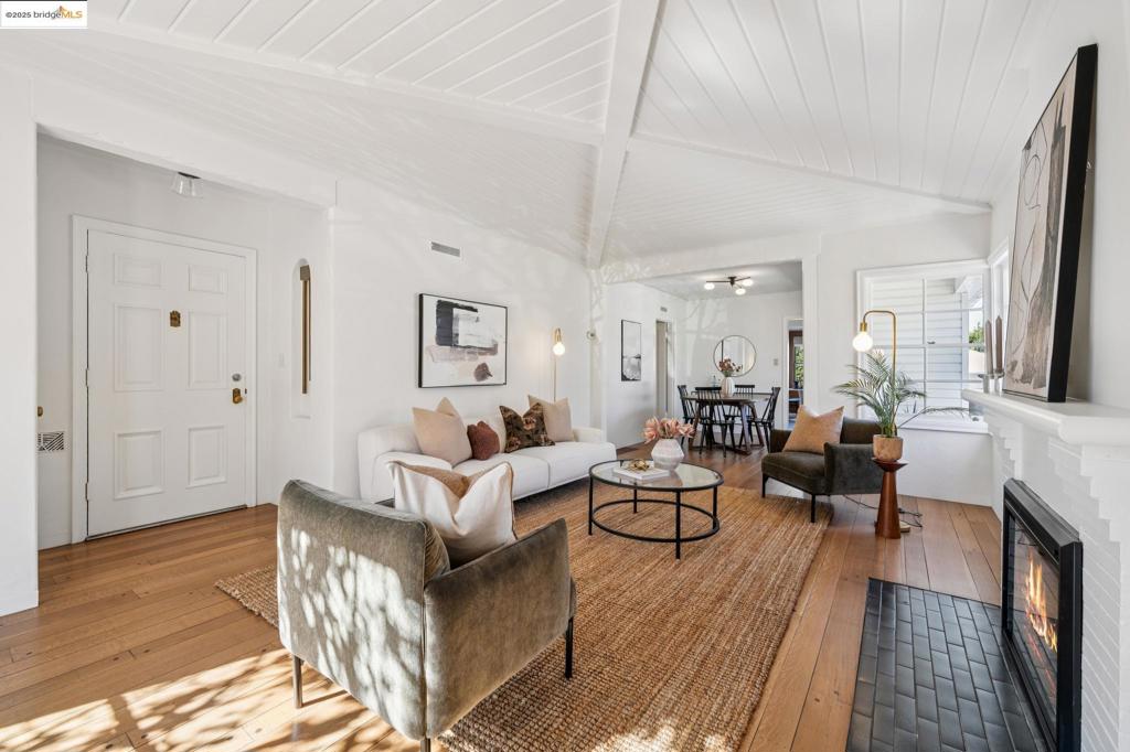 CREEKSIDE - Residential