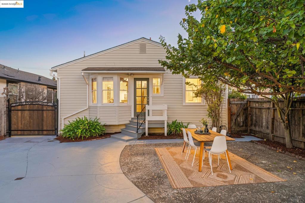 CREEKSIDE - Residential