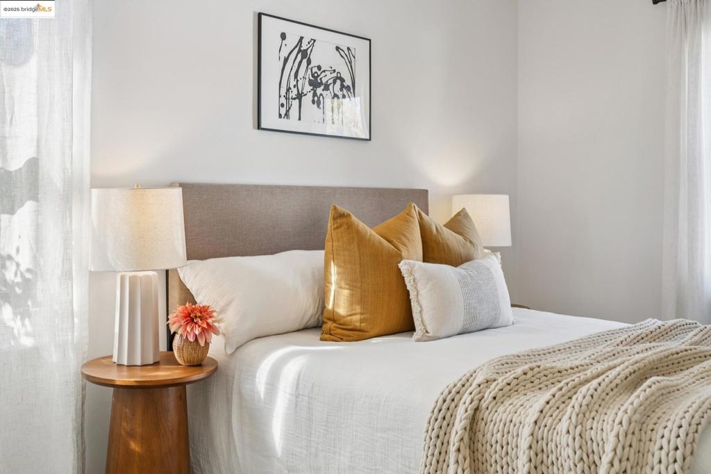 CREEKSIDE - Residential