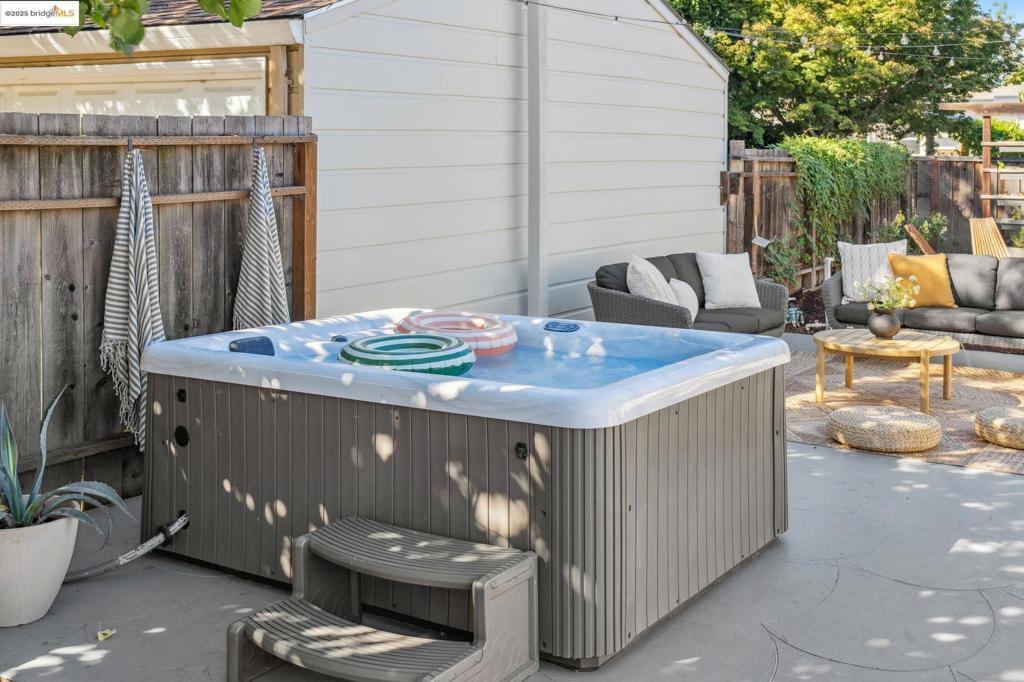 CREEKSIDE - Residential