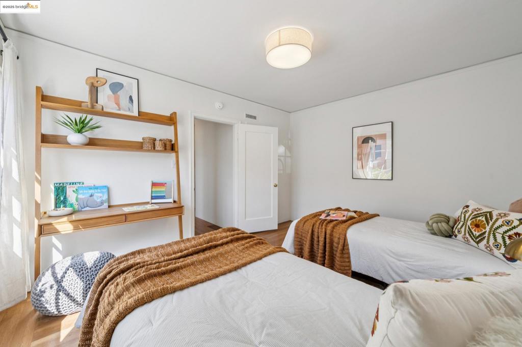 CREEKSIDE - Residential