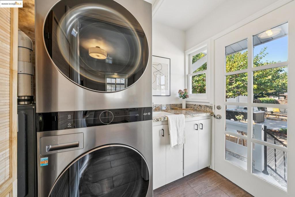 CREEKSIDE - Residential