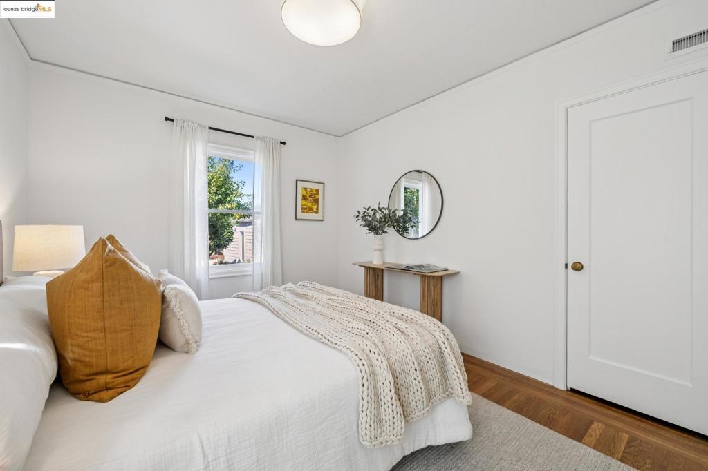 CREEKSIDE - Residential