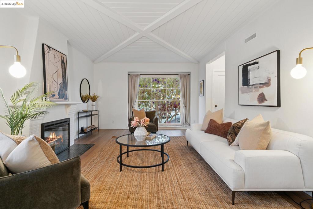 CREEKSIDE - Residential