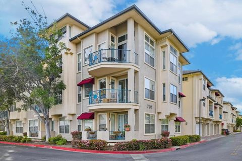 Photo of 701 Baltic Circle #715, Redwood City, CA 94065 (MLS # ML82034711)