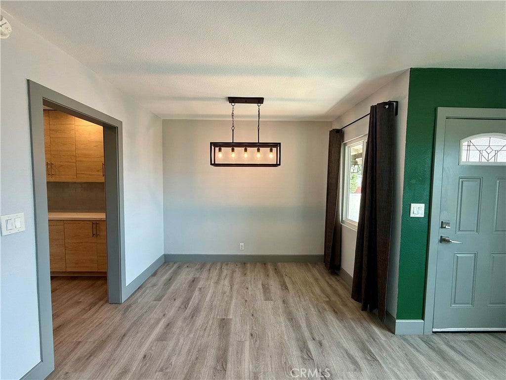 401 W Doncrest