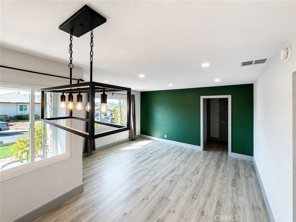 401 W Doncrest