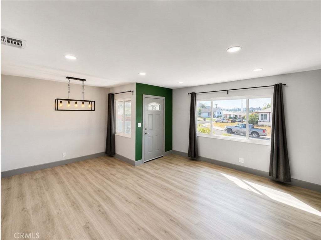 401 W Doncrest