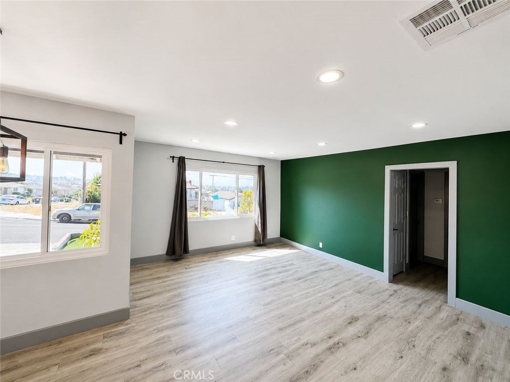 401 W Doncrest