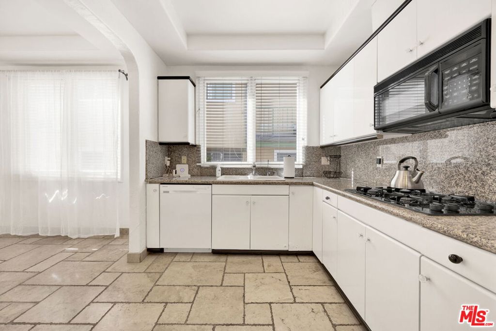 11952 Montana Avenue 303