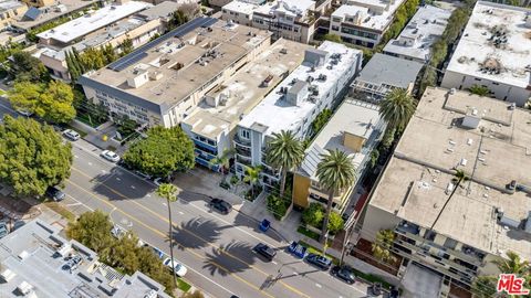 11952 Montana Avenue 303 Los Angeles CA 90049