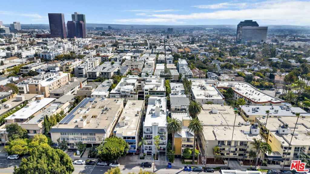 Photo of 11952 Montana Avenue #303, Los Angeles, CA 90049 (MLS # 25631027)