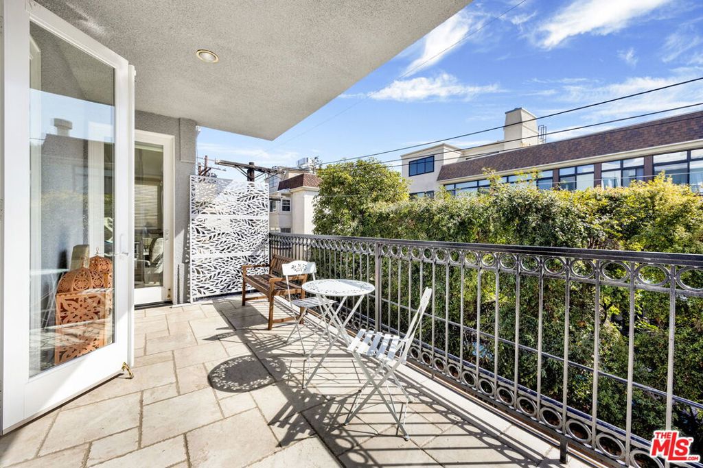 11952 Montana Avenue 303