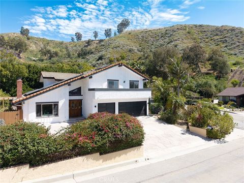 Photo of 191 Harborview Court, Ventura, CA 93003 (MLS # SR26088542)