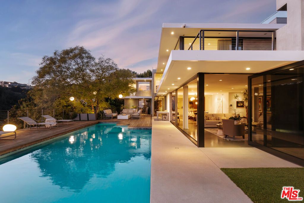 Photo of 1215 Chickory Lane, Los Angeles, CA 90049 (MLS # 25624881)