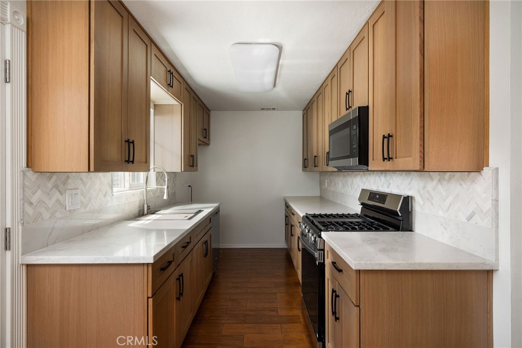 1246 E Baldwin