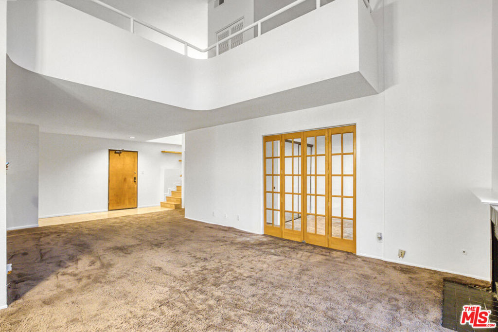 13331 Moorpark Street 352