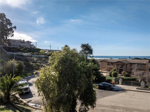 Tiny photo for 670 Sequoia Court, Morro Bay, CA 93442 (MLS # SC25192365)