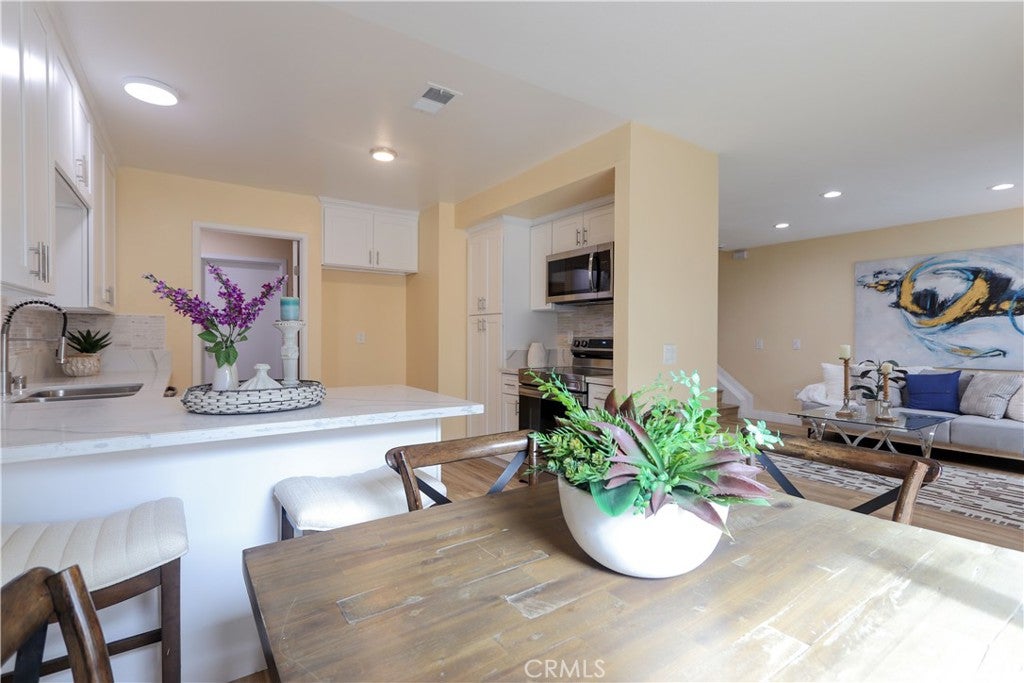 2713 W Northwood