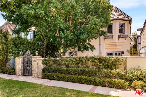 Photo of 120 Northstar Mall, Marina Del Rey, CA 90292 (MLS # 25578241)