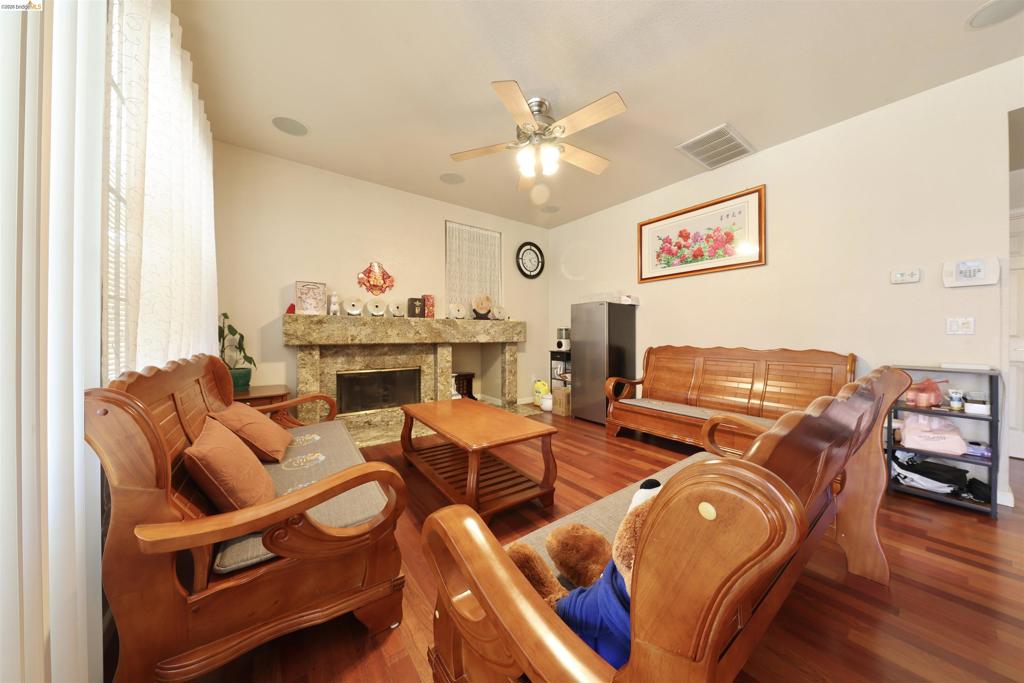 2641 Forty Niner Way